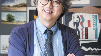 서울의 모습을 펜 수채화로 담아내는 건축가 