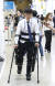 NT 로봇이 개발한 척수손상 장애인용 착용형 보행 로봇을 관계자가 시연하고 있다. 이날 휠체어를 타고 행사장을 찾은 한 관람객은 보행 로봇을 착용하고 보행 체험을 했다. 우상조 기자