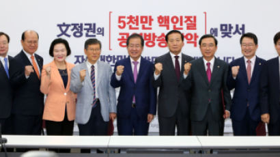 한국당, '전술핵 재배치 요구' 美에 북핵위기 특사단 파견