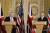 영국 런던에서 기자회견 중인 보리스 존슨 영국 외무장관(왼쪽)과 렉스 틸러슨 미국 국무장관. [AP=연합뉴스]