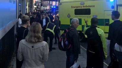 출근길 런던 지하철열차서 폭발·화재 테러…다수 부상 