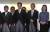 아베 신조 총리(왼쪽에서 세 번쨰)가 지지율 하락으로 지난달 3일 개각을 단행하고 새 내각 구성원들과 기념사진을 찍고 있다. [도쿄 EPA=연합뉴스]