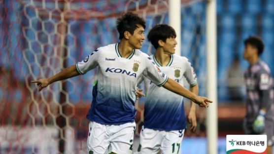 전북 이동국, K리그 최초 70(골)-70(도움) 클럽 가입 