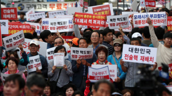 "탄핵세력과 한 몸이냐" 홍준표 비난하는 박 전 대통령 지지자들