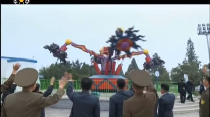[클릭! 북한 텔레비죤] 놀이공원에 몰려간 중년남성들의 정체는? 