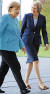앙겔라 메르켈 독일 총리(왼쪽)와 테리사 메이 영국 총리. 두 사람의 패션은 신발에서부터 차이가 난다. [AP=연합뉴스]