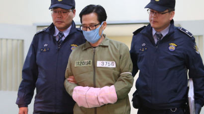 '엘시티 비리' 핵심 이영복, 법원서 흐느끼며 "부산 시민들에 죄송"