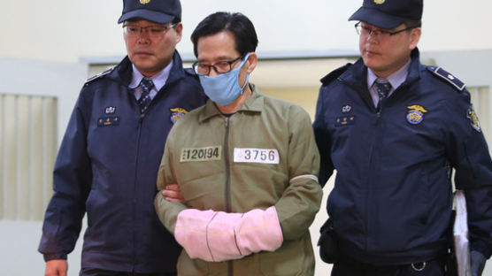 '엘시티 비리' 핵심 이영복, 법원서 흐느끼며 "부산 시민들에 죄송"