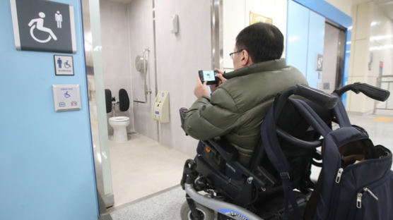 장애인 화장실 넓어지고 비상벨 설치도 의무화… 정부, 장애인 안전 종합대책 발표