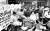 1991년 8월 인천 부평역 앞 광장에서 시민단체 회원들이 개구리 소년 찾기 대국민 캠페인을 벌이고 있다. [중앙포토]