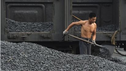 中, 북한산 석탄 수입 재개했나…로이터 “2월 수입금지 당시 미통관 물량인 듯”