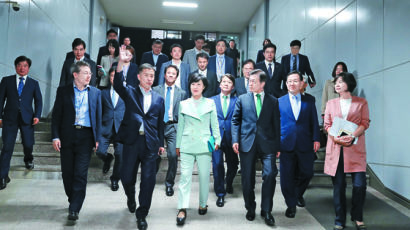 한국당 “청와대 회동, 지하벙커 안보관광?…지금이 한가한 상황이냐”