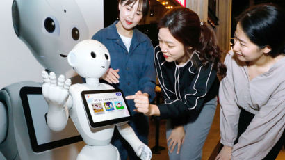 [사진] 로봇 ‘페퍼’ 한국 상륙