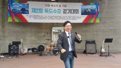 ‘아침 먹다 대포동…’가수 서희 ‘우리도 핵무기’노래 발표