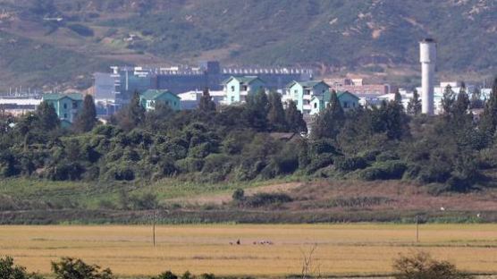 “북한, 개성공단 내 의류공장 가림막치고 은밀히 가동”