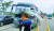 지난 8월 1일 오전 경기도 평택 39번 국도에서 화물차서 떨어진 철제 사다리에 앞 유리가 뚫린 버스.