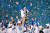 1일 오후 대구 북구 대구야구장서 열린 ‘2013 한국야쿠르트 세븐 프로야구’ 한국시리즈를 우승한 삼성라이온즈 선수들이 류중일 감독에게 헹가래를 하고 있다. 삼성라이온즈는 두산베어스를 7대 3으로 제압했다. 2013.11.1 [ 뉴스1 ]