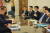 김현종 통상교섭본부장(오른쪽 두 번째)이 4일 워싱턴에서 로버트 라이트하이저 미국 무역대표부 대표(왼쪽 두 번째)와 한미 FTA 특별회기 2차 회의를 하고 있다.[산업통상자원부 제공]