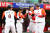 17일 부산 SK전에서 결승 3점 홈런을 때린 롯데 이대호(오른쪽). [사진 롯데 자이언츠]