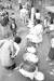 1966년 추석(9월 29일)을 이틀 앞둔 27일 서울 시민들이 시장 방앗간 앞에서 쌀을 빻기위해 차례를 기다리고 있다. [중앙포토]