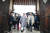 문재인 대통령이 추선연휴인 6일 오후 안동 하회마을을 방문하고 있다. [청와대 제공]