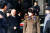 2015년 12월 북한 모란봉악단이 중국 공연을 돌연 취소한 뒤 돌아가는 모습. 당시 지재룡 주중 북한대사(왼쪽)와 현송월 단장(오른쪽)이 숙소인 민쭈호텔을 나서며 심각한 표정으로 주위를 살피고 있다.  [사진제공=이매진차이나]