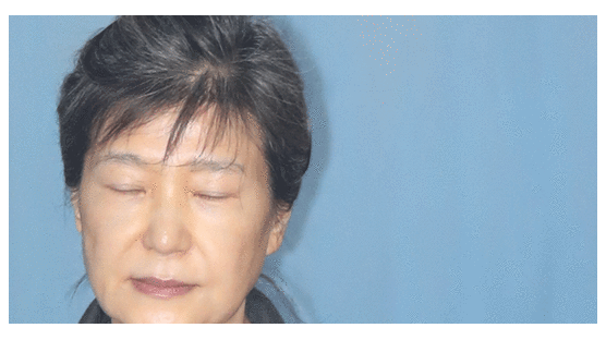 “재판 출석 보장 어려워” vs “구속 연장은 기본권 침해”…박 전 대통령 구속 연장 논란