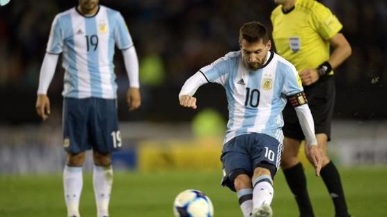 메시 없는 월드컵 ‘실화’ 되나 … 아르헨, 최종전 패배 땐 탈락 가능성