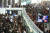 추석 황금연휴를 앞둔 29일 오전 인천공항 출국장이 여행객들로 붐비고 있다. 장진영 기자