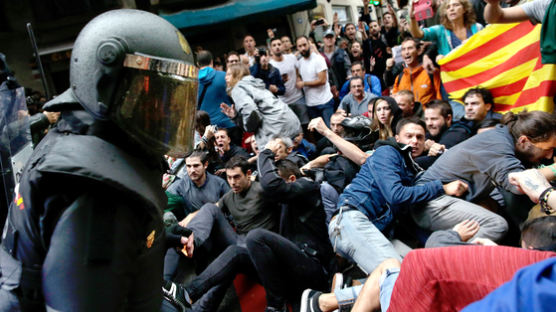 [사진] 스페인 카탈루냐 독립투표, 곳곳 충돌