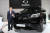 쌍용차가 ‘2017 프랑크푸르트모터쇼’를 통해 유럽시장에 처음 공개한 G4렉스턴과 최종식 쌍용차 대표이사. [사진 쌍용자동차]