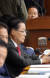 김이수 헌재 권한대행이 13일 오전 헌법재판소 국정감사장에 앉아 있다. [연합뉴스]