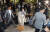 가수 고 김광석씨의 부인 서해순씨가 12일 오후 서울경찰청에서 조사를 받기위해 청사에 들어서고 있다. 최승식 기자