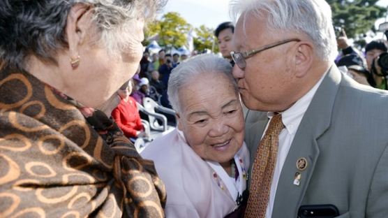 "한·일 위안부 합의 재검토 해야"…마이크 혼다 전 美 하원의원 소녀상 제막식 참석