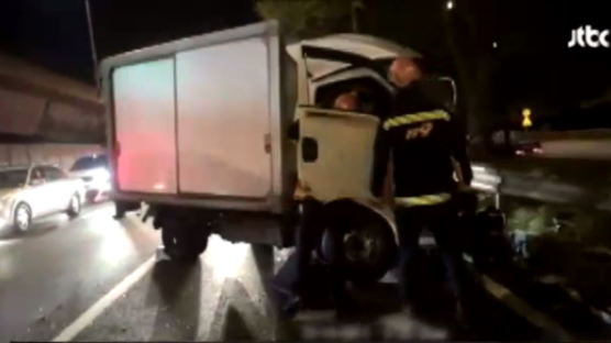 강변북로에서 사고로 서 있던 트럭을 또 다른 트럭이…3중 추돌