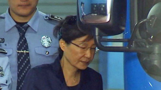 박근혜 전 대통령, 구속 연장에 "나갈 수 있다고 기대했는데…"