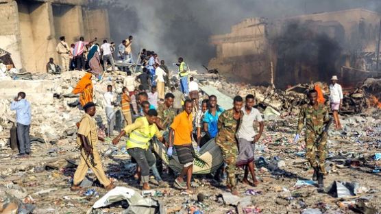 세계 최빈국 소말리아에서 테러, 최소 276명 사망 