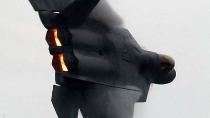 세계 최강 전투기 F-22 서울 상공에 등장, 레이건 항모는 동해