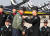 문재인 대통령이 블래이글스 조종사 격려 뒤 조종사의 상징인 빨간 마후라를 선물받고 있다.[연합뉴스]