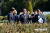 김재현 산림청장(앞줄 가운데)가 전북 진안군 산약초타운을 찾아 약용식물 재배시설들을 둘러보고 있다. [뉴시스]