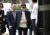 &#39;그림 대작(代作)&#39; 사건으로 기소된 가수 조영남씨가 18일 오후 서울중앙지법에서 열리는 선고 공판에 출석하고 있다. [연합뉴스]