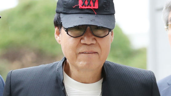 ‘그림 대작’ 조영남 1심 사기 유죄…징역 10월에 집행유예 2년 