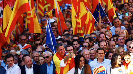 스페인 2번째 최후통첩 "19일까지 독립 안 밝히면 자치권 박탈”