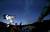 별새꽃돌 과학관 천체 관측실에서 바라본 밤하늘. 산에 둘러싸여 있어 별이 선명하게 보인다. 프리랜서 김성태