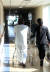 일산 국립암센터 병동에서 한 여성 환자가 링거 주사를 맞으며 병원 복도를 돌며 운동하고 있다. [중앙포토]