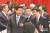 지난 2014년 중국 공산당 18기 중앙위 회의에서 시진핑 주석과 대화하는 왕후닝(오른쪽). 가운데는 리커창 총리. [사진제공=신화 웹사이트] 