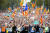 스페인이 카탈루냐 자치권 박탈을 위한 헌법 155조를 발동한다고 밝힌 21일 바르셀로나에선 독립활동가들의 구속에 항의하는 시위가 열렸다. [EPA=연합뉴스]