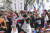 3월 10일 헌재 앞에서 오열하고 있는 탄핵 반대 집회 참여자들. [중앙포토]