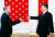 지난 7월 러시아를 방문한 시진핑(오른쪽) 중국 국가주석을 크렘링궁에서 맞이하는 블라디미르 푸틴 러시아 대통령. [AP=연합뉴스]