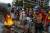지난 8월 4일(현지시간) 베네수엘라 카라카스에서 열린 니콜라스 마두로 대통령 퇴진촉구집회에서 시위대들이 쇠파이프 등으로 무장해 있다.[EPA=연합뉴스]